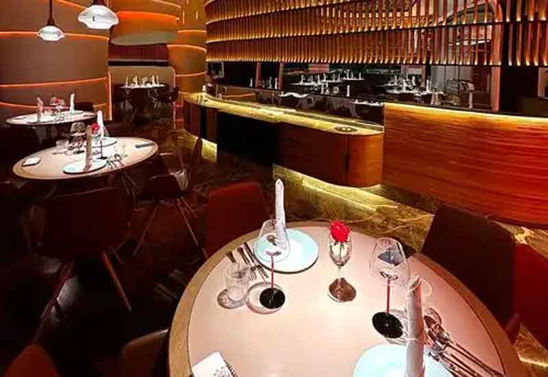 鄭州高端西餐廳裝修：奢華氛圍與優(yōu)雅格調(diào)營造