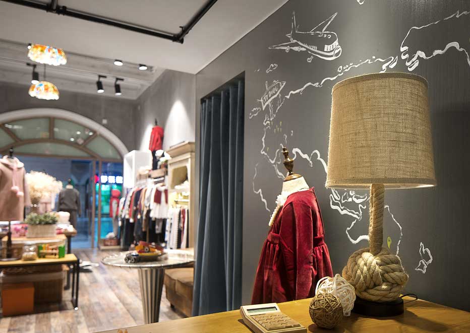 65平米童裝店鋪裝修設(shè)計實(shí)景圖