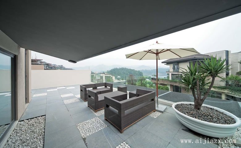禪意舒適的現(xiàn)代簡約風(fēng)格家裝陽臺裝修效果圖